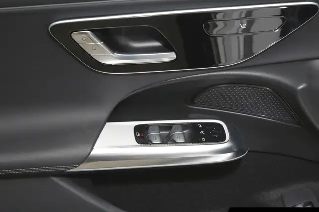 Mercedes-Benz E-Class view 14
