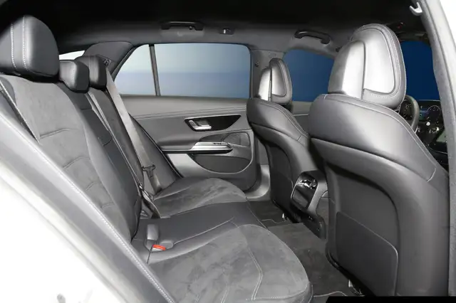 Mercedes-Benz E-Class view 9