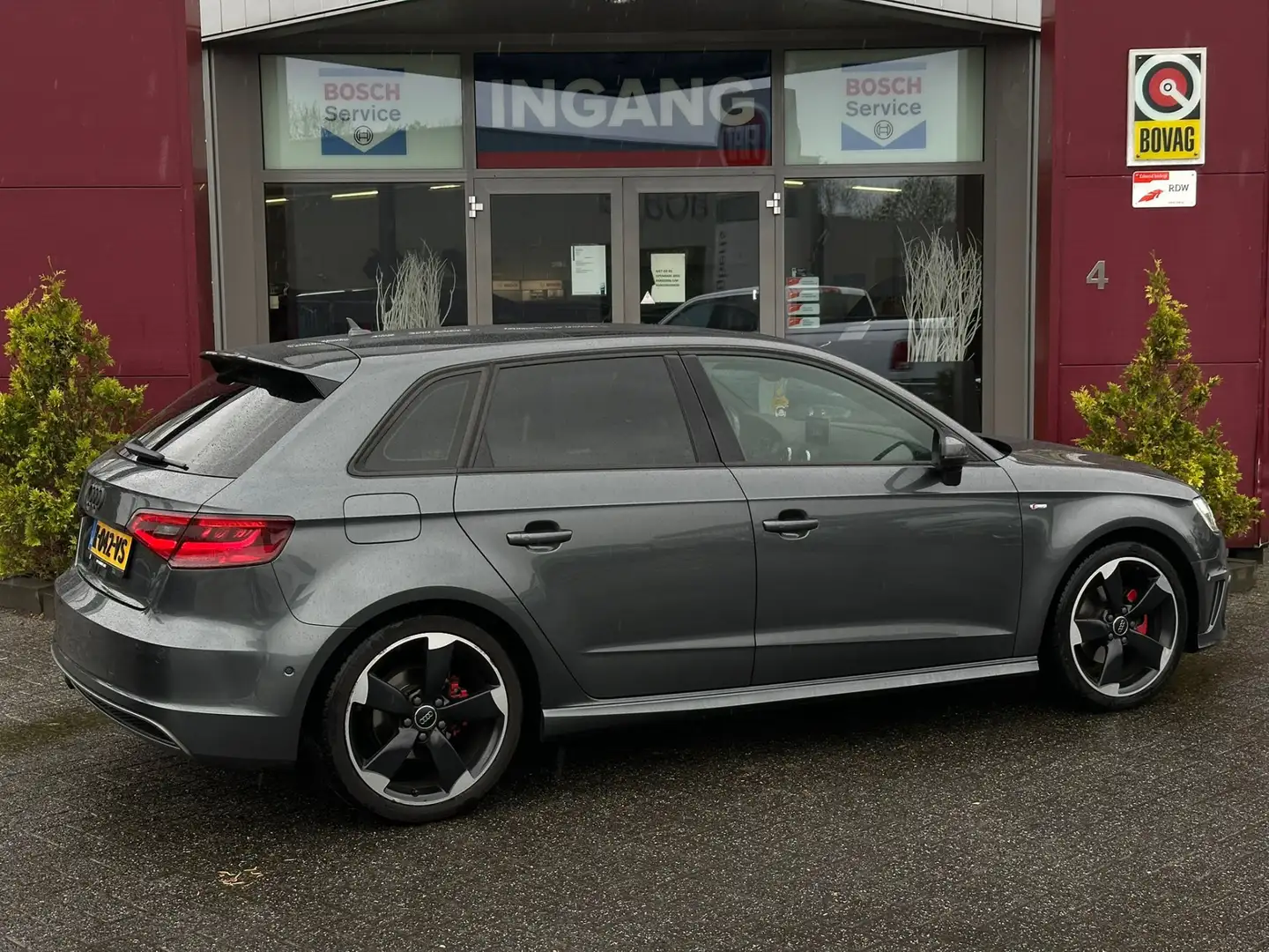 Audi A3 Sportback 1.4 TFSI Pro Line plus | Pano | ACC Grijs - 2