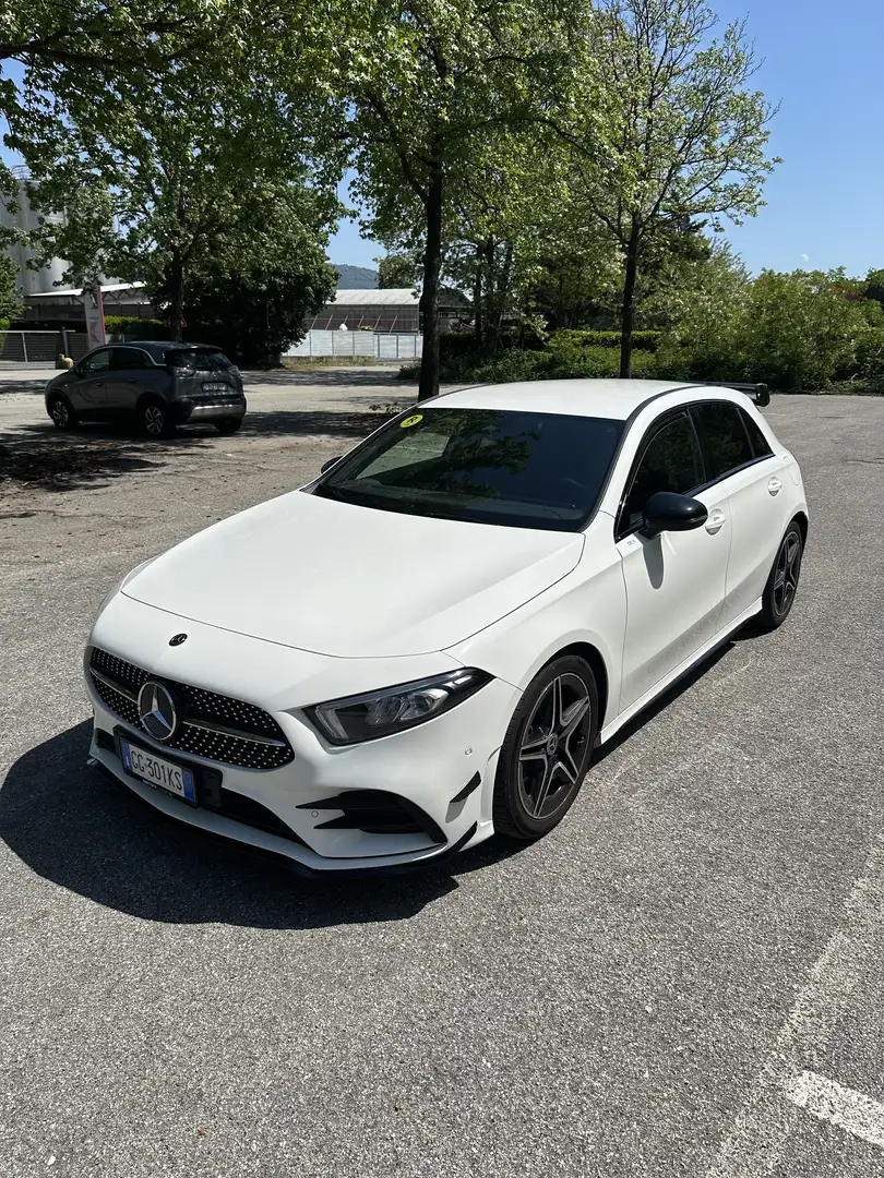Mercedes-Benz A 220 AMG Line - 1