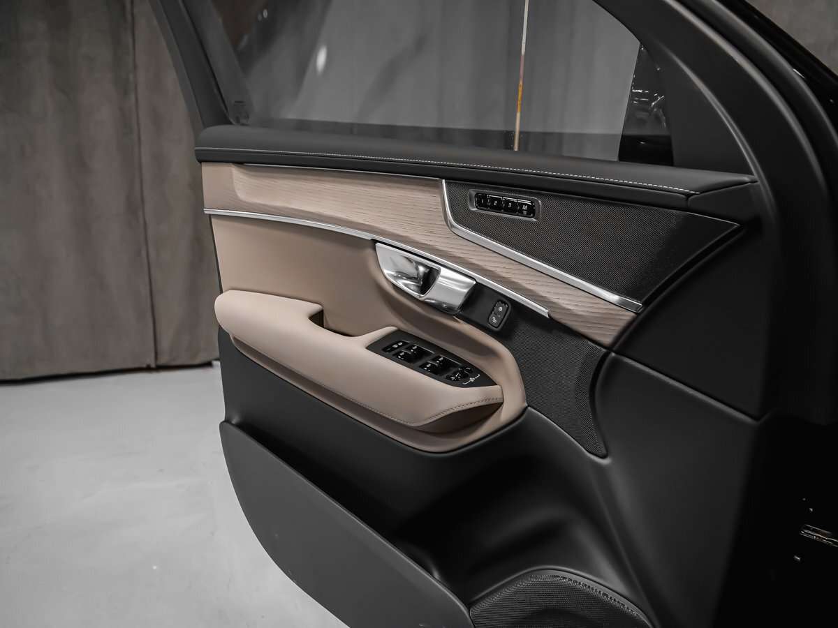 2026 Volvo XC90 Plus 7-Seater (Dark Theme) thumb 9