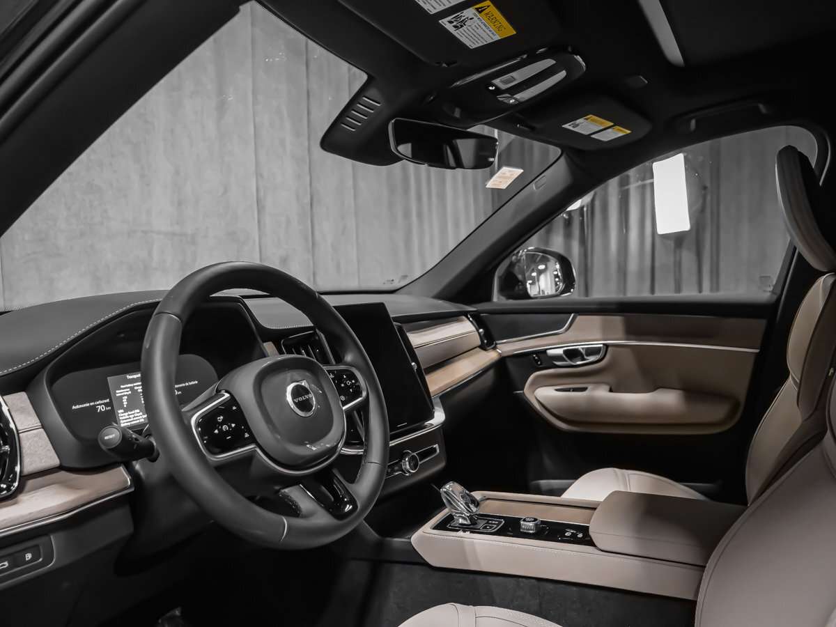 2026 Volvo XC90 Plus 7-Seater (Dark Theme) thumb 7