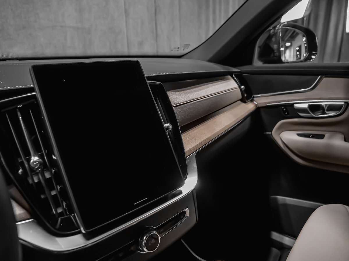 2026 Volvo XC90 Plus 7-Seater (Dark Theme) thumb 10
