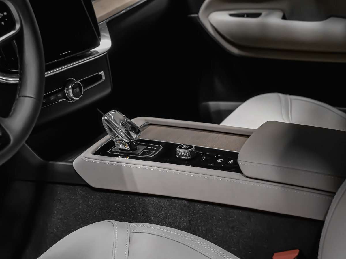 2026 Volvo XC90 Plus 7-Seater (Dark Theme) thumb 8