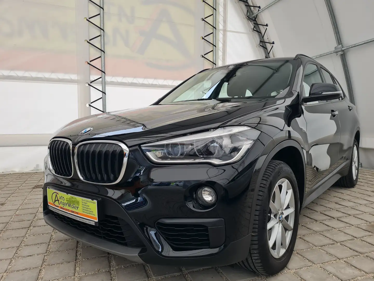 BMW X1 sDrive 18 d Advantage Schwarz - 1