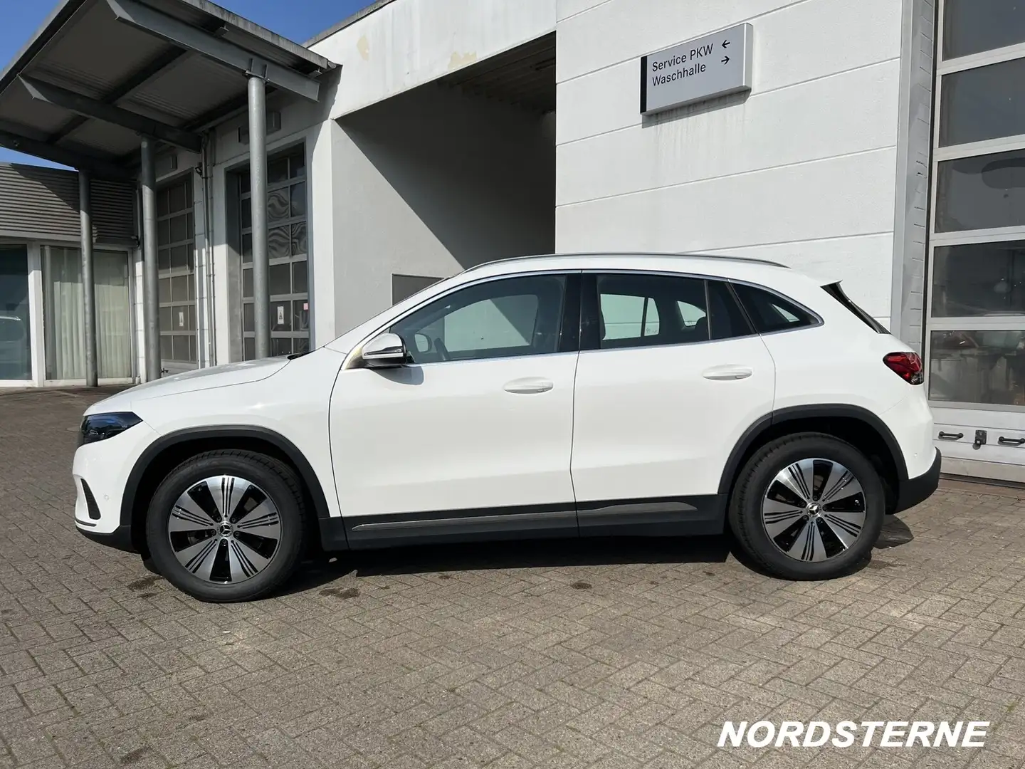 Mercedes-Benz EQA 300 EQA 300 4MATIC+PROGRESSIVE+R.KAM+TOTW.+DAB+LED+ Blanc - 2