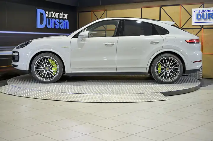 Porsche Cayenne Coupé Turbo S E-Hybrid 4.0 2022, foto 20