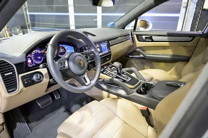 Porsche Cayenne Coupé Turbo S E-Hybrid 4.0 2022, foto 6