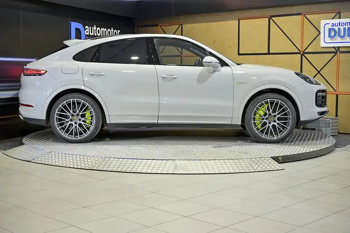 Porsche Cayenne Coupé Turbo S E-Hybrid 4.0 2022, foto 13