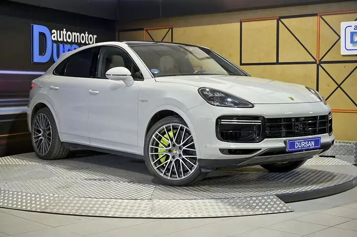 Porsche Cayenne Coupé Turbo S E-Hybrid 4.0 2022, foto 3