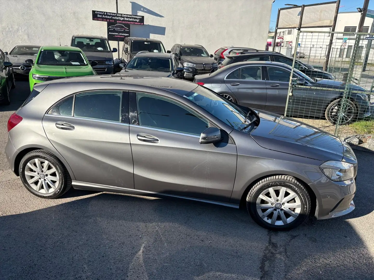 Mercedes-Benz A 180 Automatik 122PS Pick.9/26 ParkAssist Navi Xenon Grau - 2