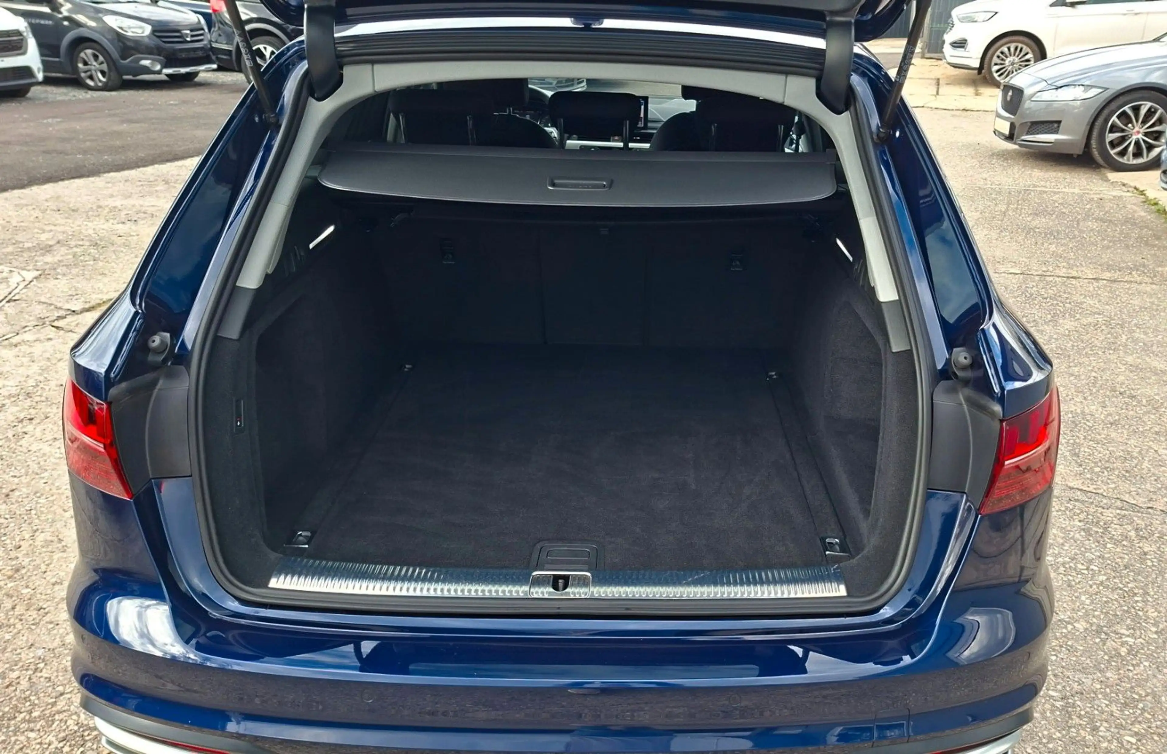 Audi A4 Avant 35 TDI advanced/MATRIX/ — photo 10