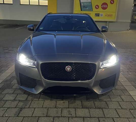 Imagine Jaguar XF 20d AWD Sportbrake Aut. Chequered Flag