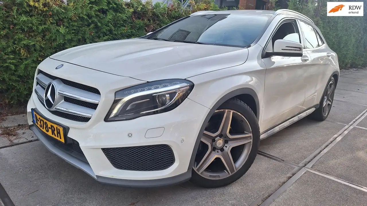 Mercedes-Benz GLA 220