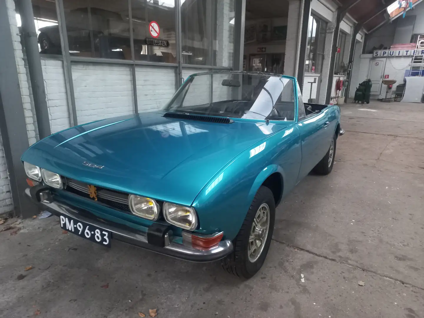 Peugeot 504 Cabriolet Blau - 2