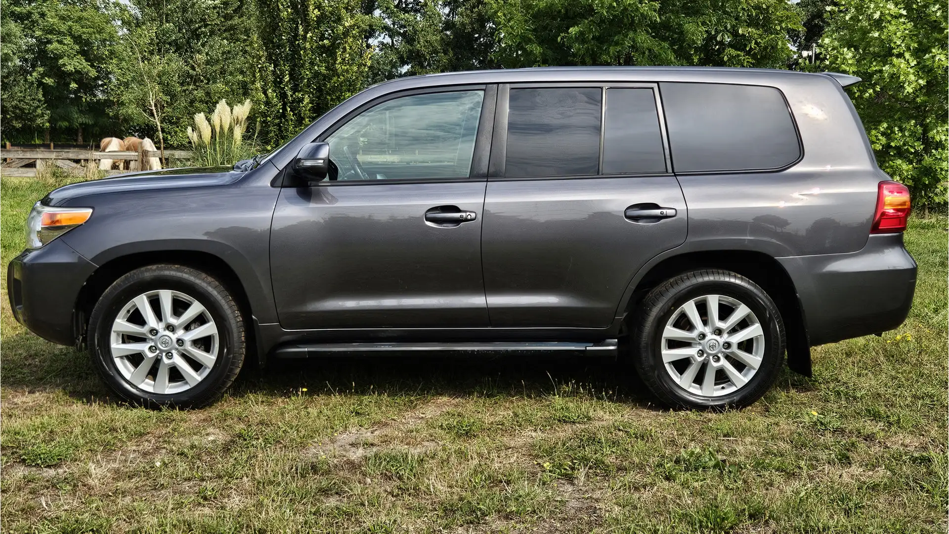 Toyota Land Cruiser V8 4.5 V8 D-4D Executive Window Van - 2