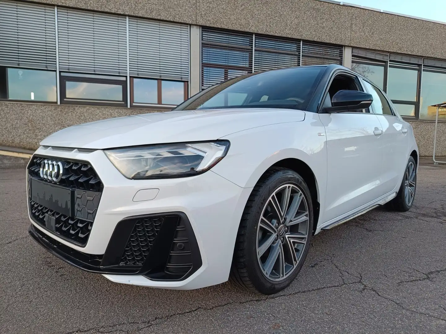 Audi A1 Sportback 30 TFSI S line Weiß - 1