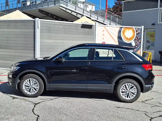 Volkswagen T-Roc view 5