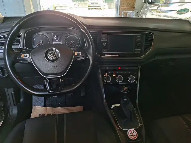 Volkswagen T-Roc view 13