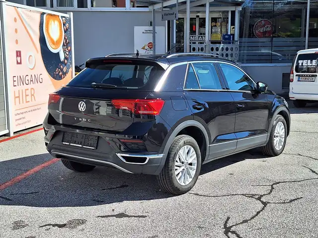 Volkswagen T-Roc view 11