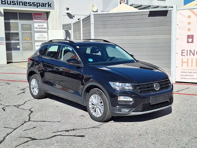 Volkswagen T-Roc view 2