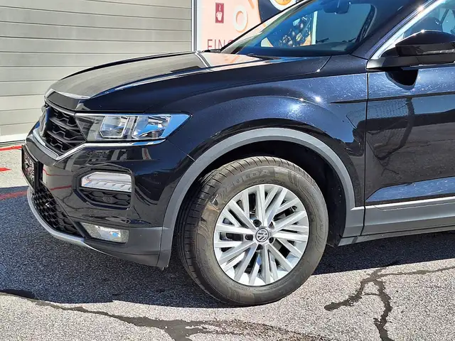 Volkswagen T-Roc view 6