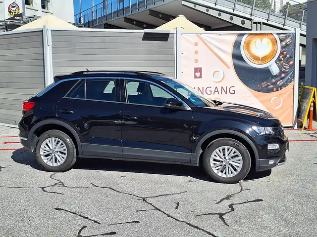 Volkswagen T-Roc view 7