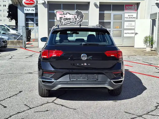 Volkswagen T-Roc view 8