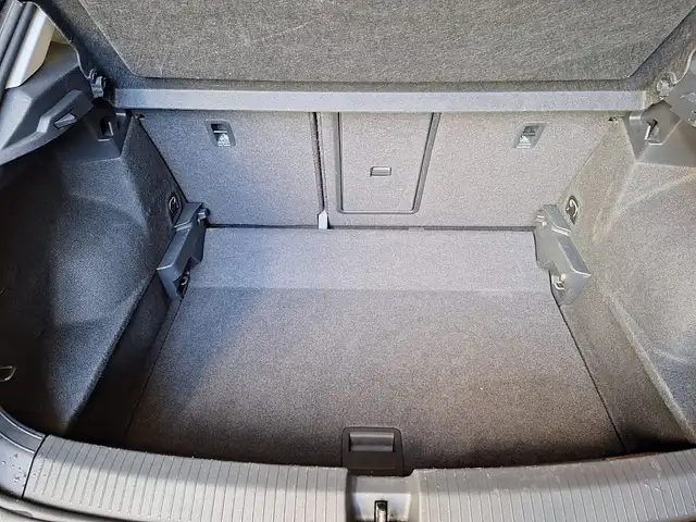 Volkswagen T-Roc view 9