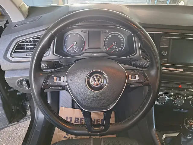 Volkswagen T-Roc view 14