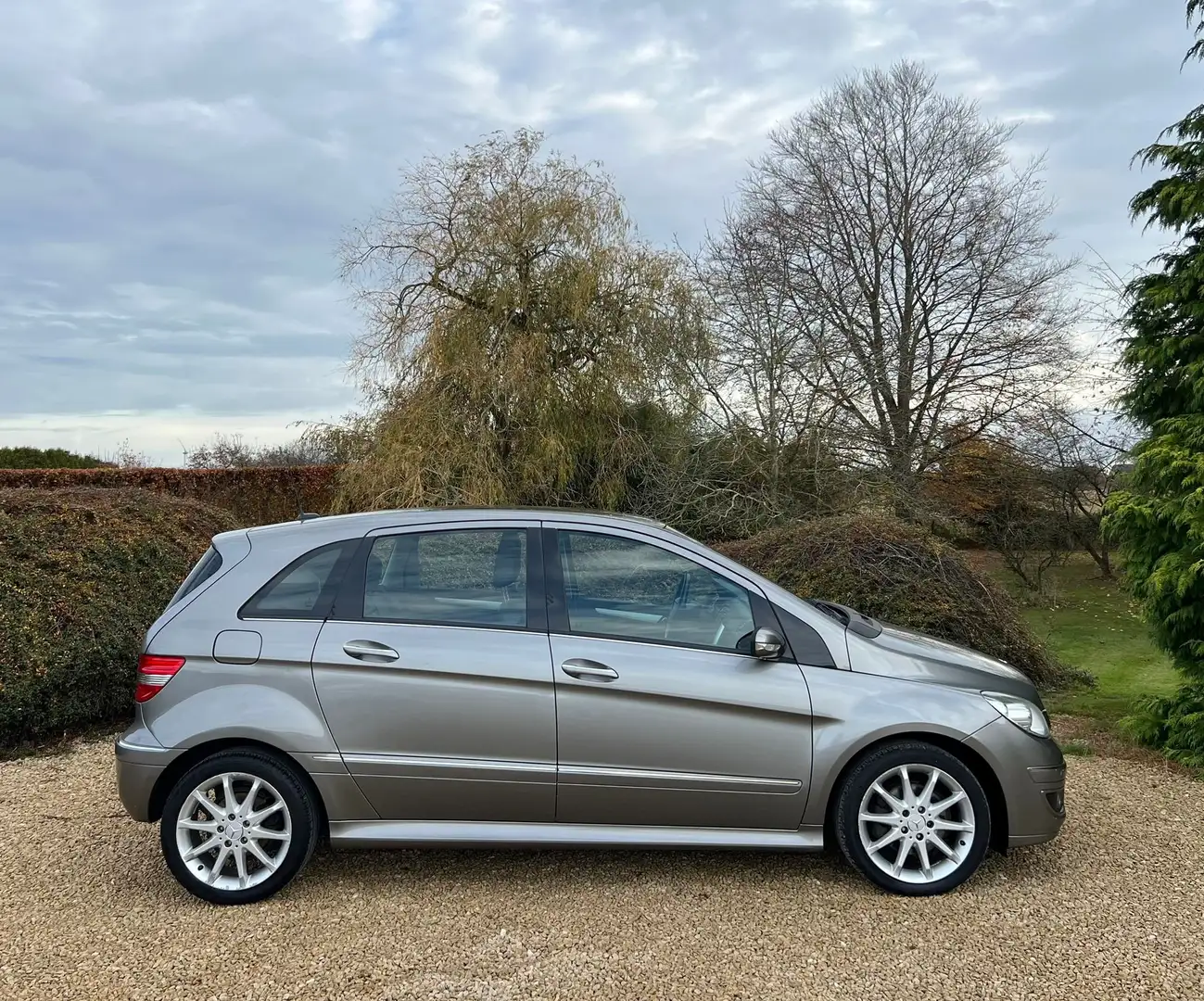 Mercedes-Benz B 180 CDI PACK SPORT AUTOMATIQUE PANORAMIQUE CUIR CLIM Grijs - 2