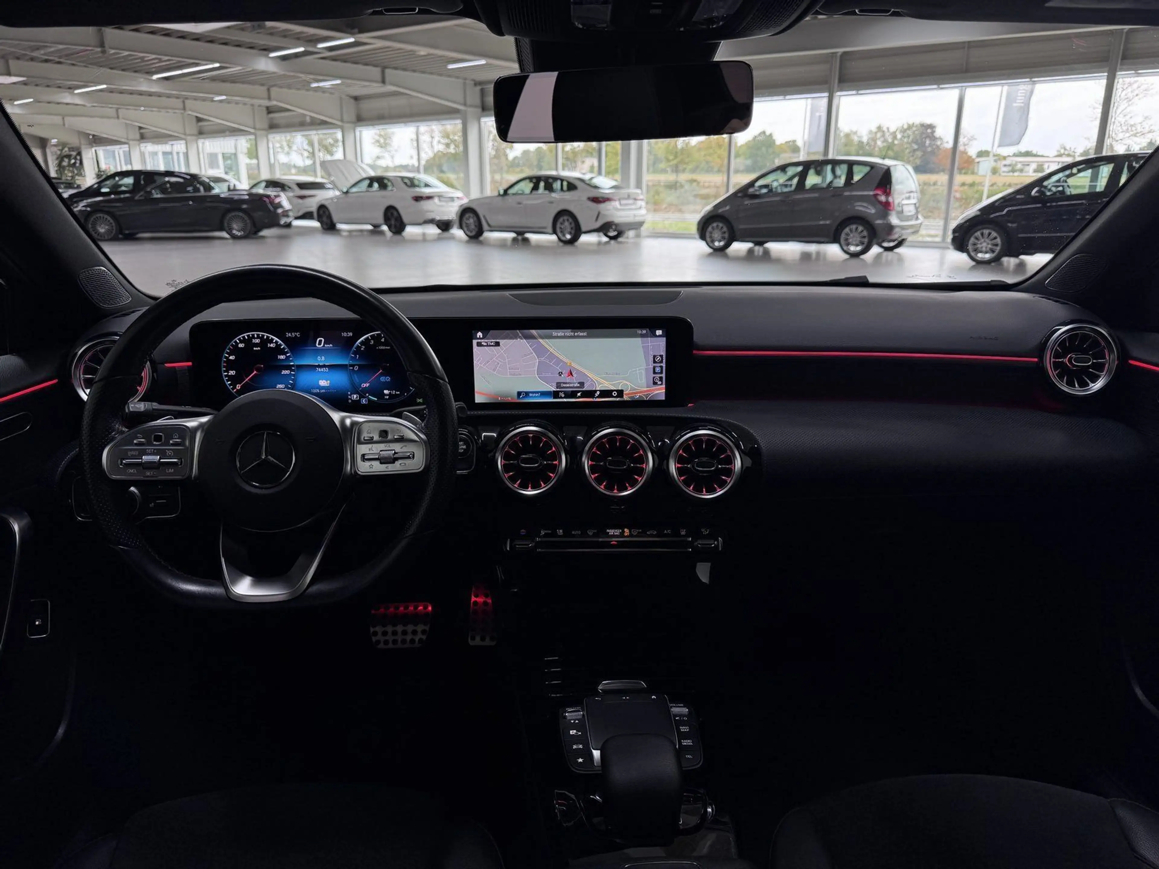 Mercedes-Benz A 250 e LIM AMG+NIGHT+PANO+AHK+KEY+MULTI-LED+KAM — photo 9