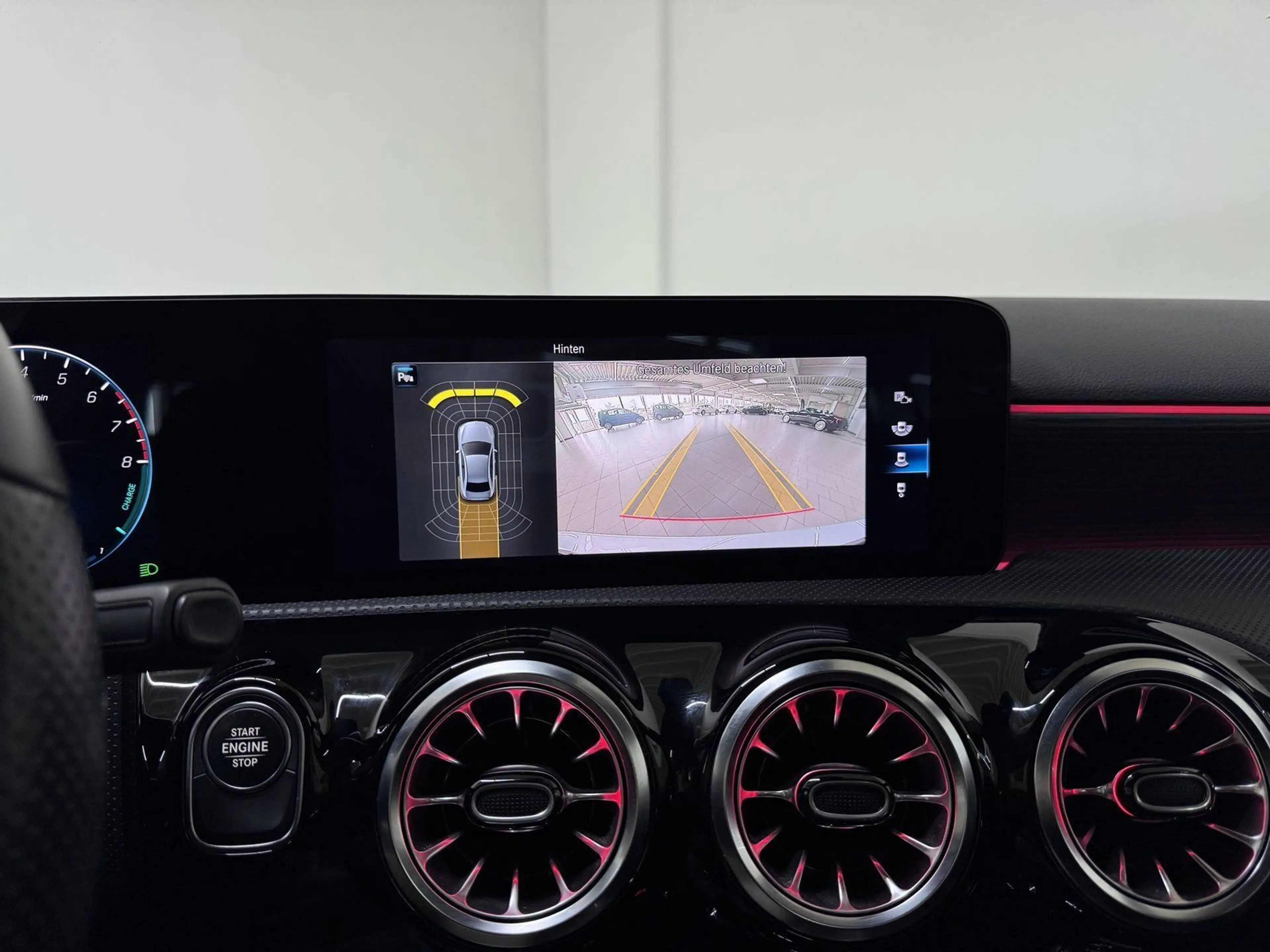 Mercedes-Benz A 250 e LIM AMG+NIGHT+PANO+AHK+KEY+MULTI-LED+KAM — photo 11