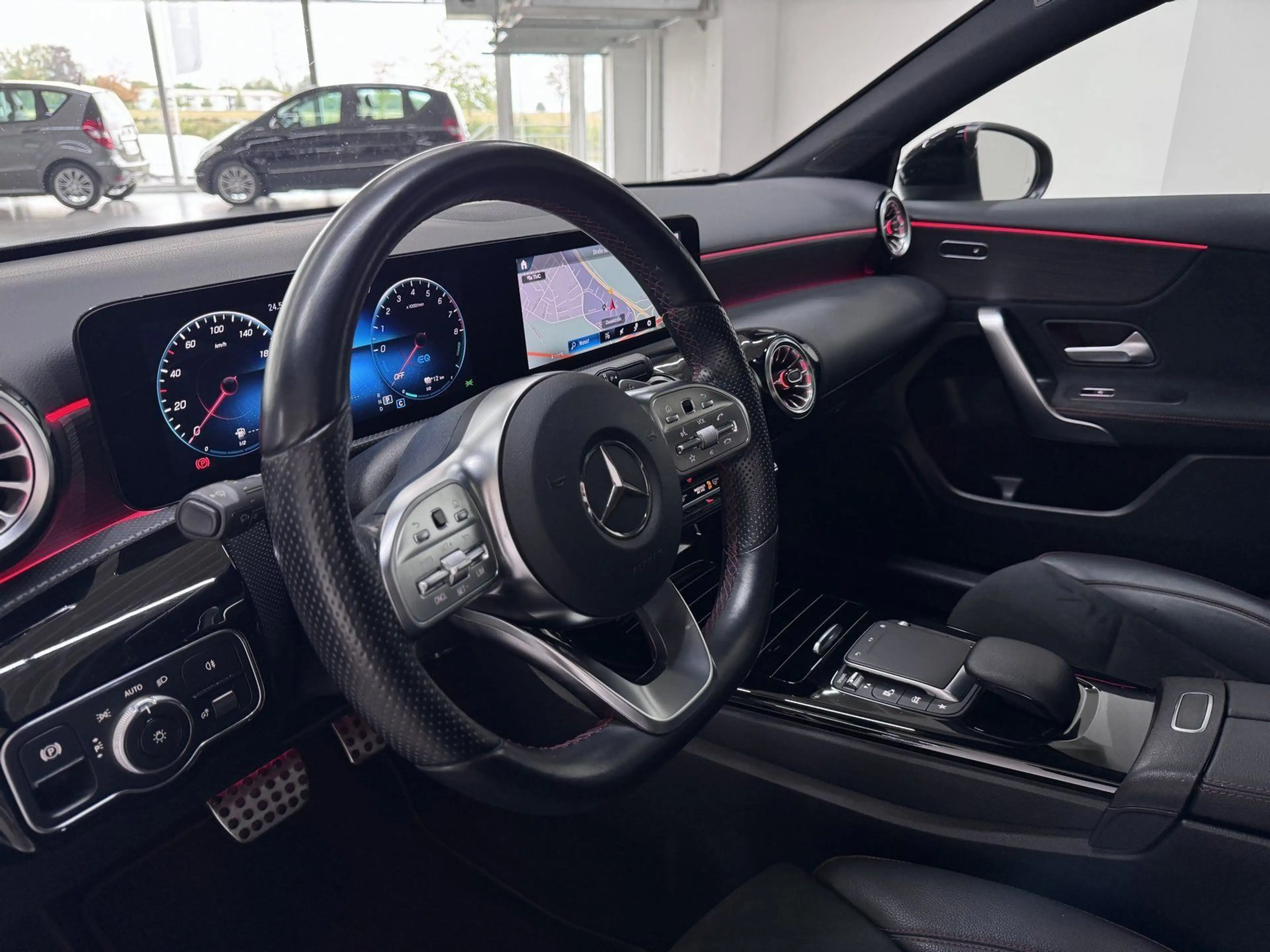 Mercedes-Benz A 250 e LIM AMG+NIGHT+PANO+AHK+KEY+MULTI-LED+KAM — photo 8