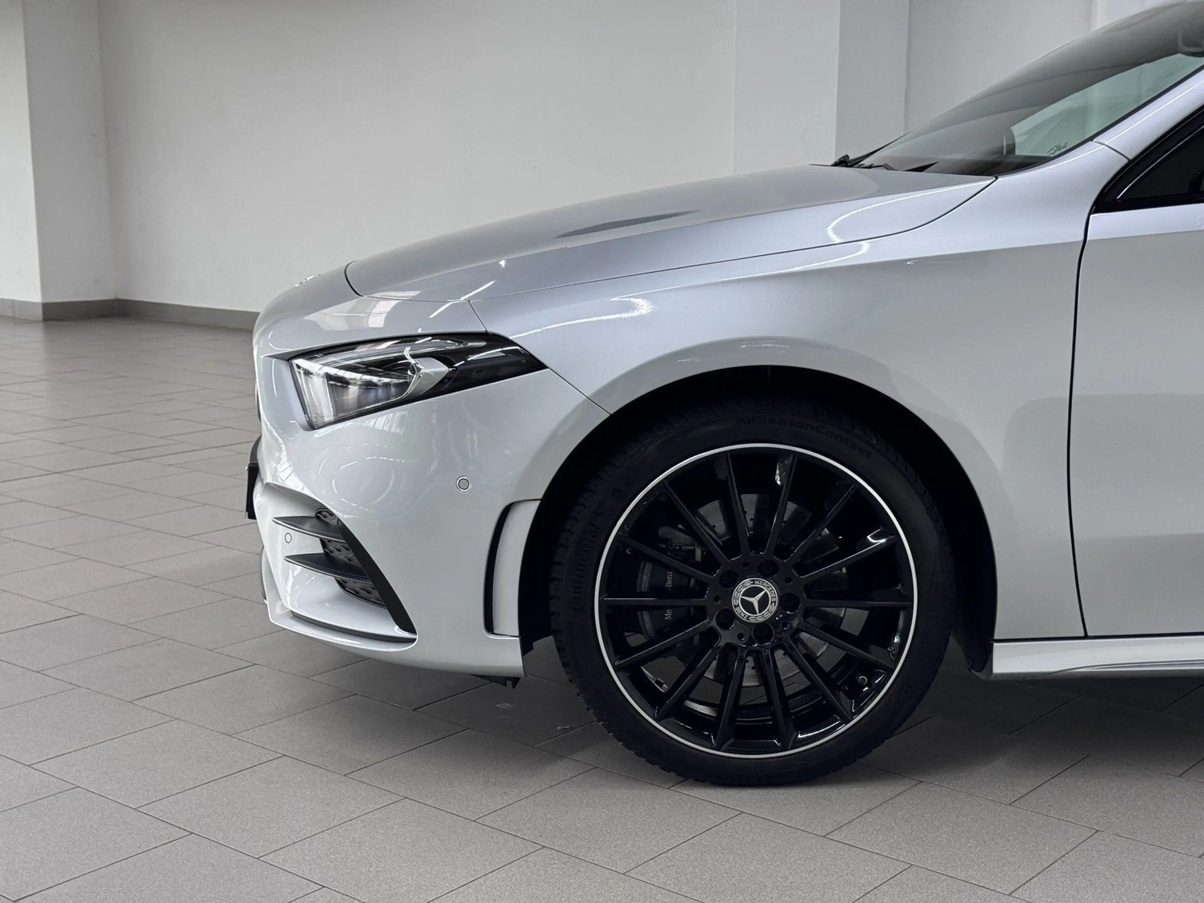 Mercedes-Benz A 250 e LIM AMG+NIGHT+PANO+AHK+KEY+MULTI-LED+KAM — photo 7