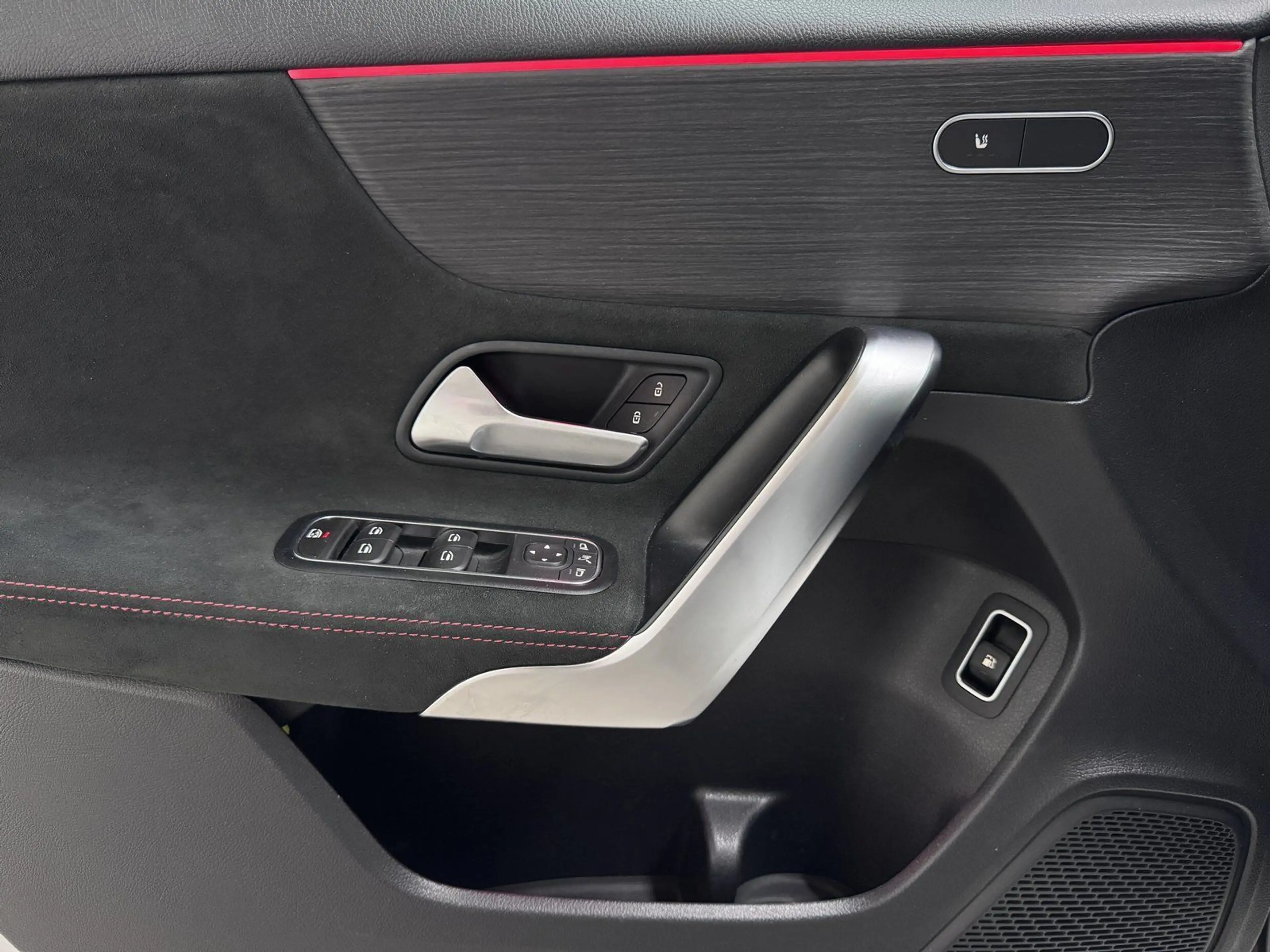 Mercedes-Benz A 250 e LIM AMG+NIGHT+PANO+AHK+KEY+MULTI-LED+KAM — photo 15