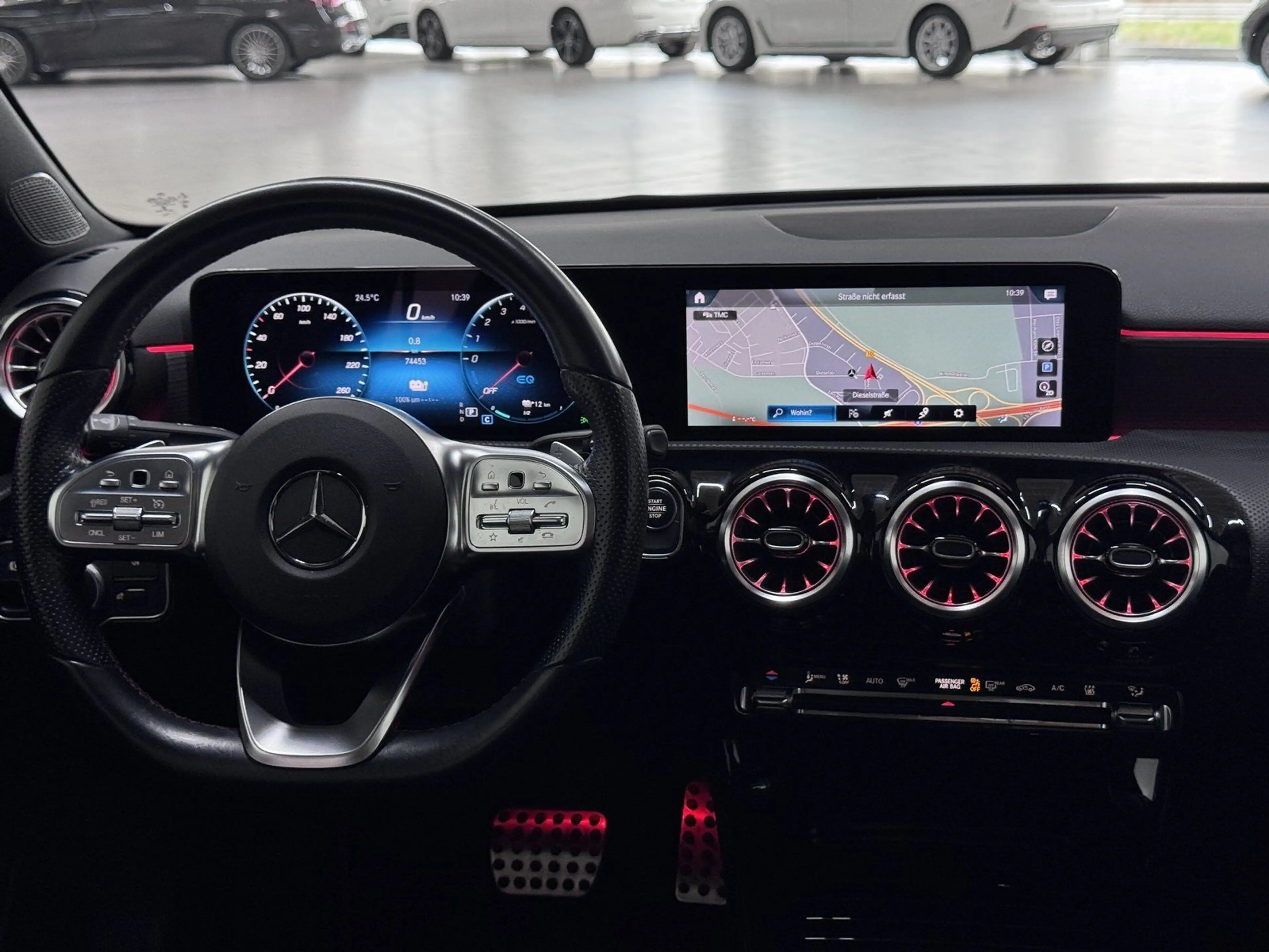 Mercedes-Benz A 250 e LIM AMG+NIGHT+PANO+AHK+KEY+MULTI-LED+KAM — photo 10