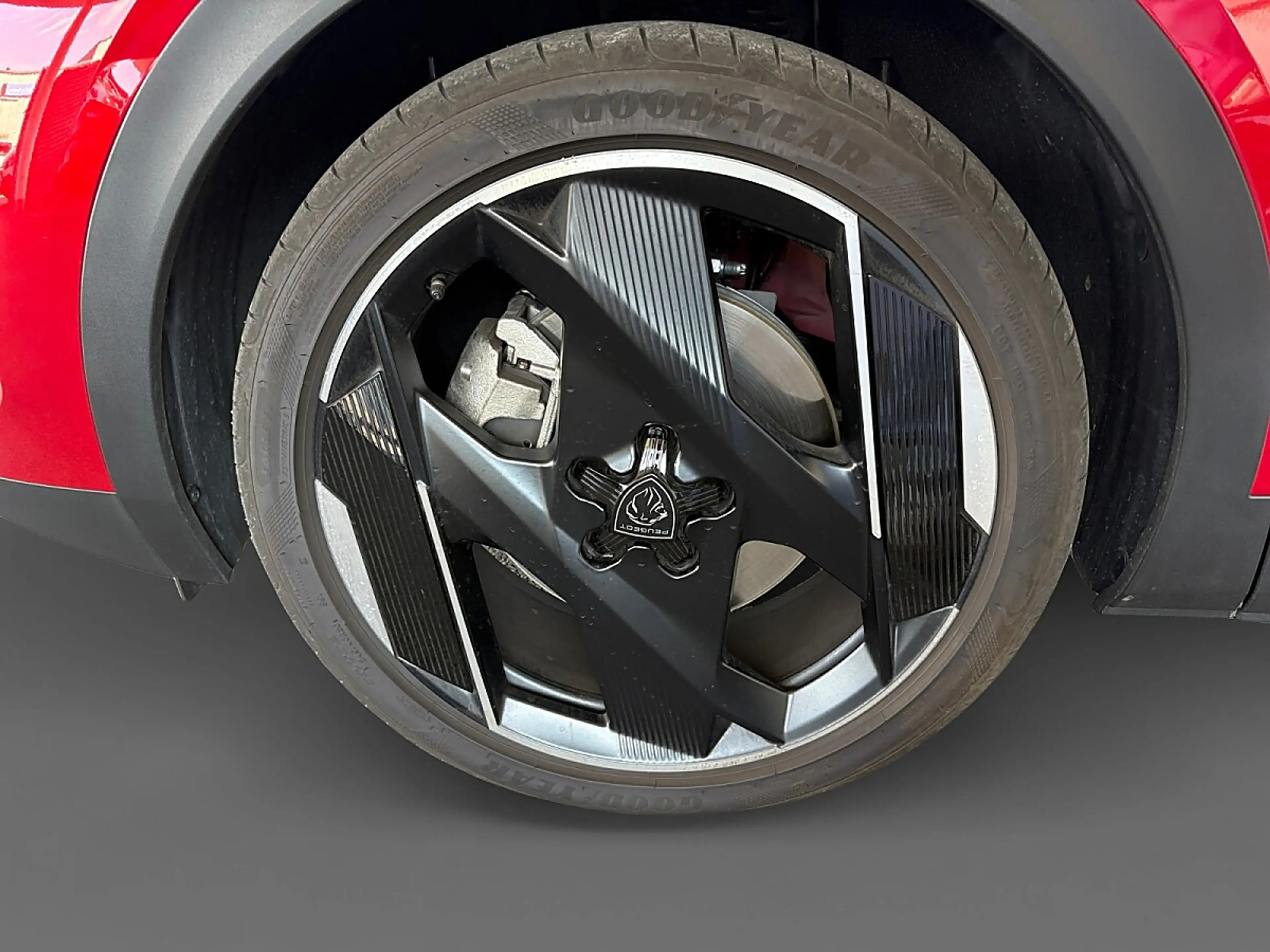 Peugeot 408 PHEV 240 e-DCS7 GT Exclusive — photo 14