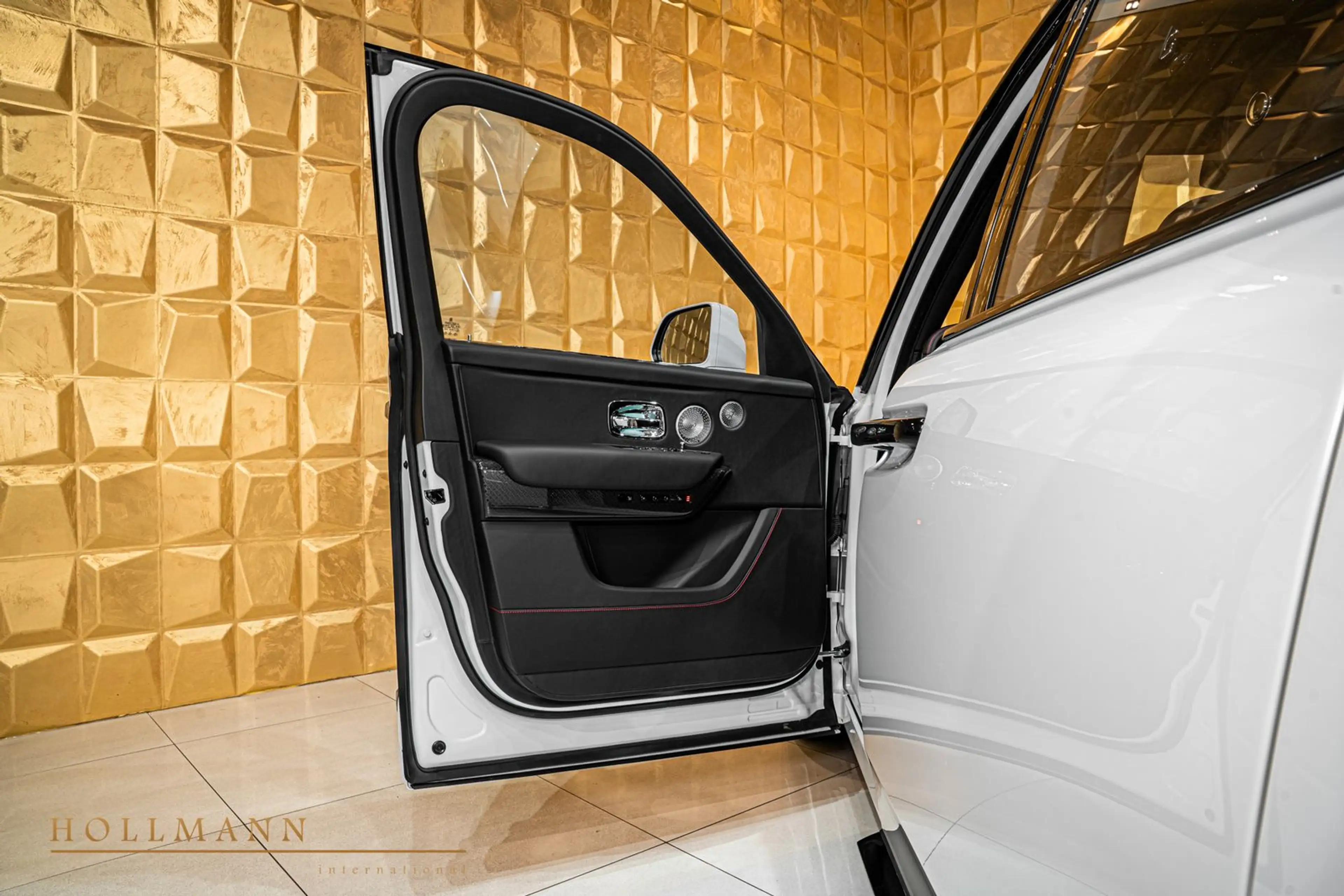 Rolls-Royce Cullinan SERIES II + BLACK BADGE + STAR ROOF — photo 10