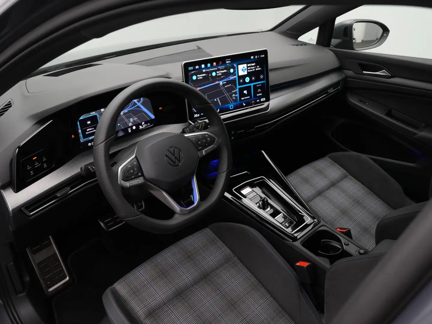 Volkswagen Golf GTE 1.5 eHybrid 272 pk DSG | Adaptief onderstel | IQ L Grijs - 2