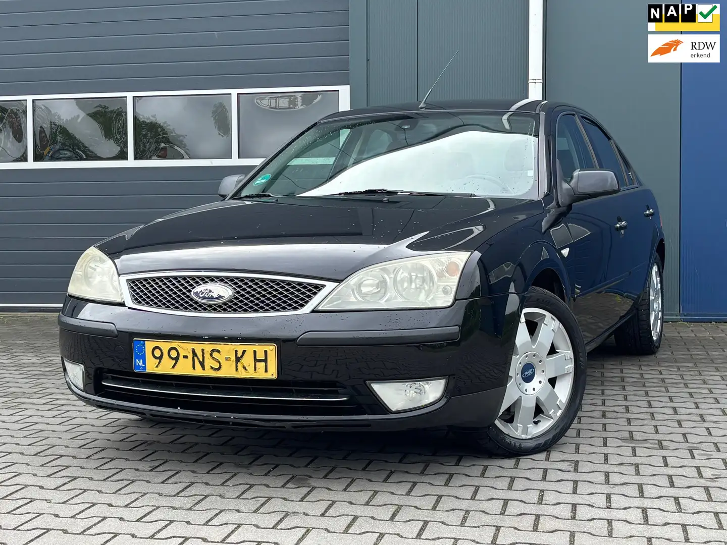 Ford Mondeo 2.0-16V Ghia Executive | Airco + Cruise control | Zwart - 1