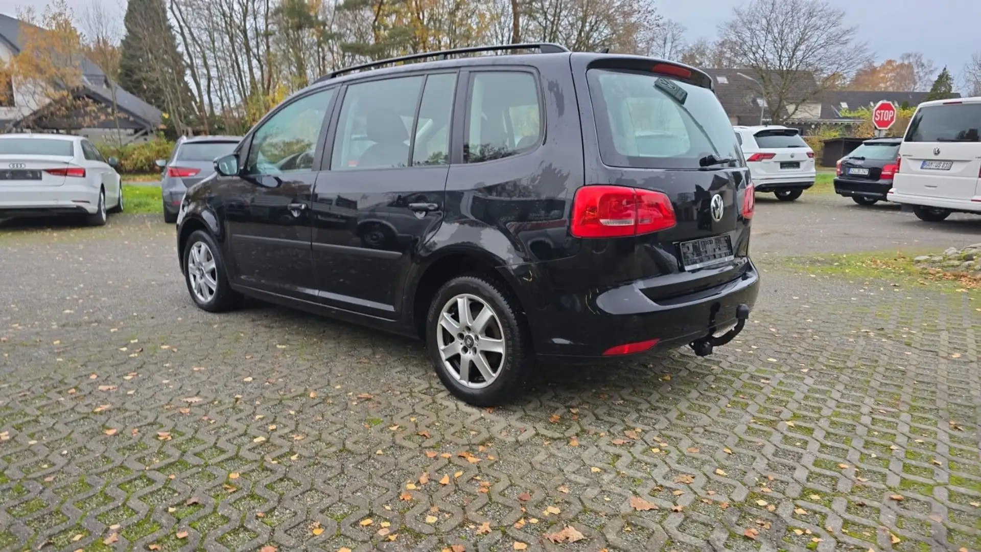 Volkswagen Touran Trendl 1.6 TDI BMT NAV AHK GRA PDC SH Schwarz - 2