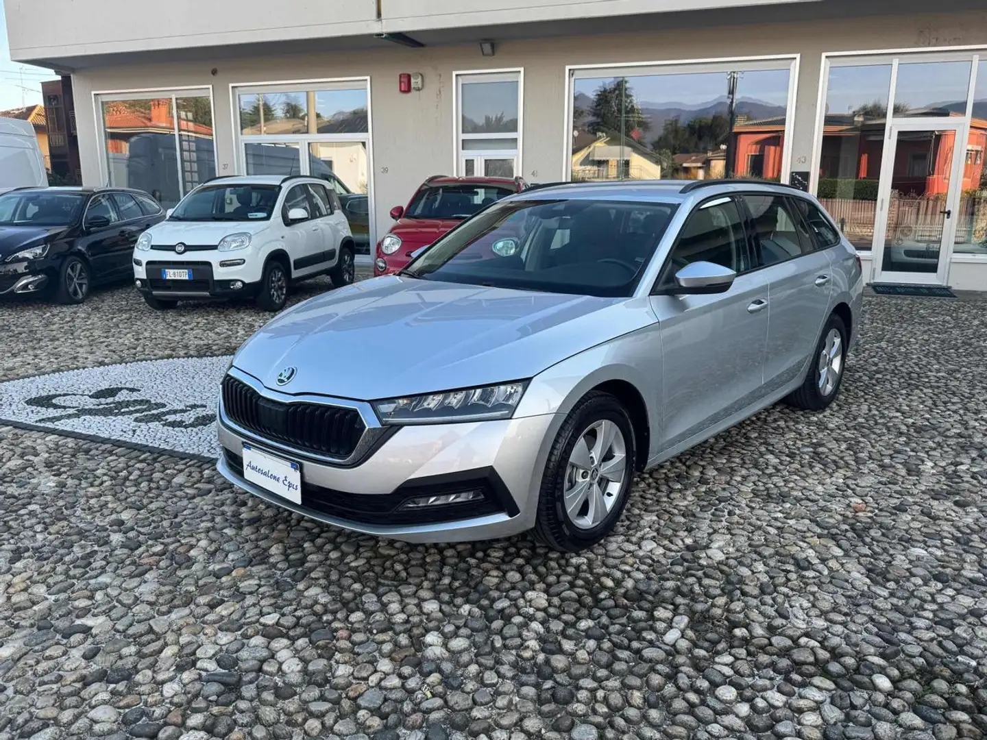 Skoda Octavia 2.0 TDI EVO SCR DSG Wagon Executive Argento - 2