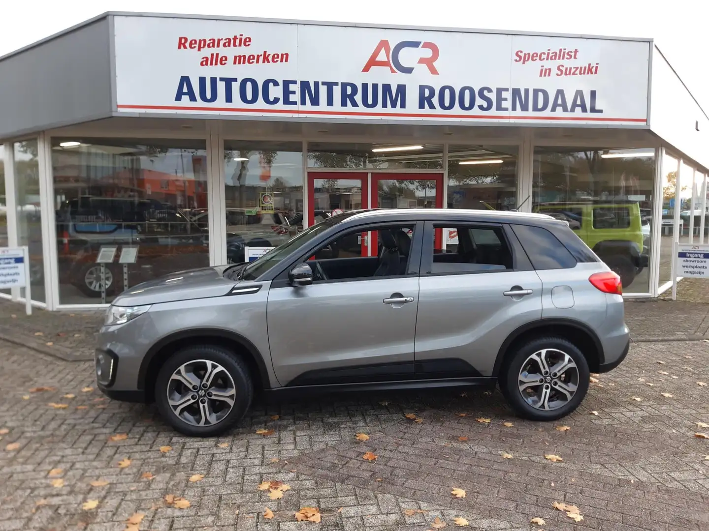Suzuki Vitara 1.6 High Executive, luxe uitvoering met trekhaak l Gris - 2