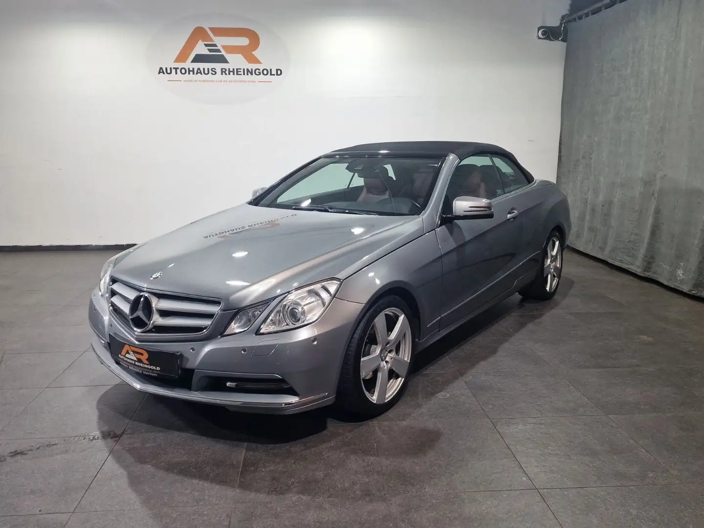 Mercedes-Benz E 200 E Cabrio E 200 CGI BlueEfficiency Argent - 1