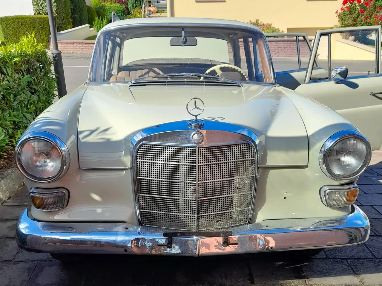 Mercedes-Benz 200 heckflosse 200-d, foto 1