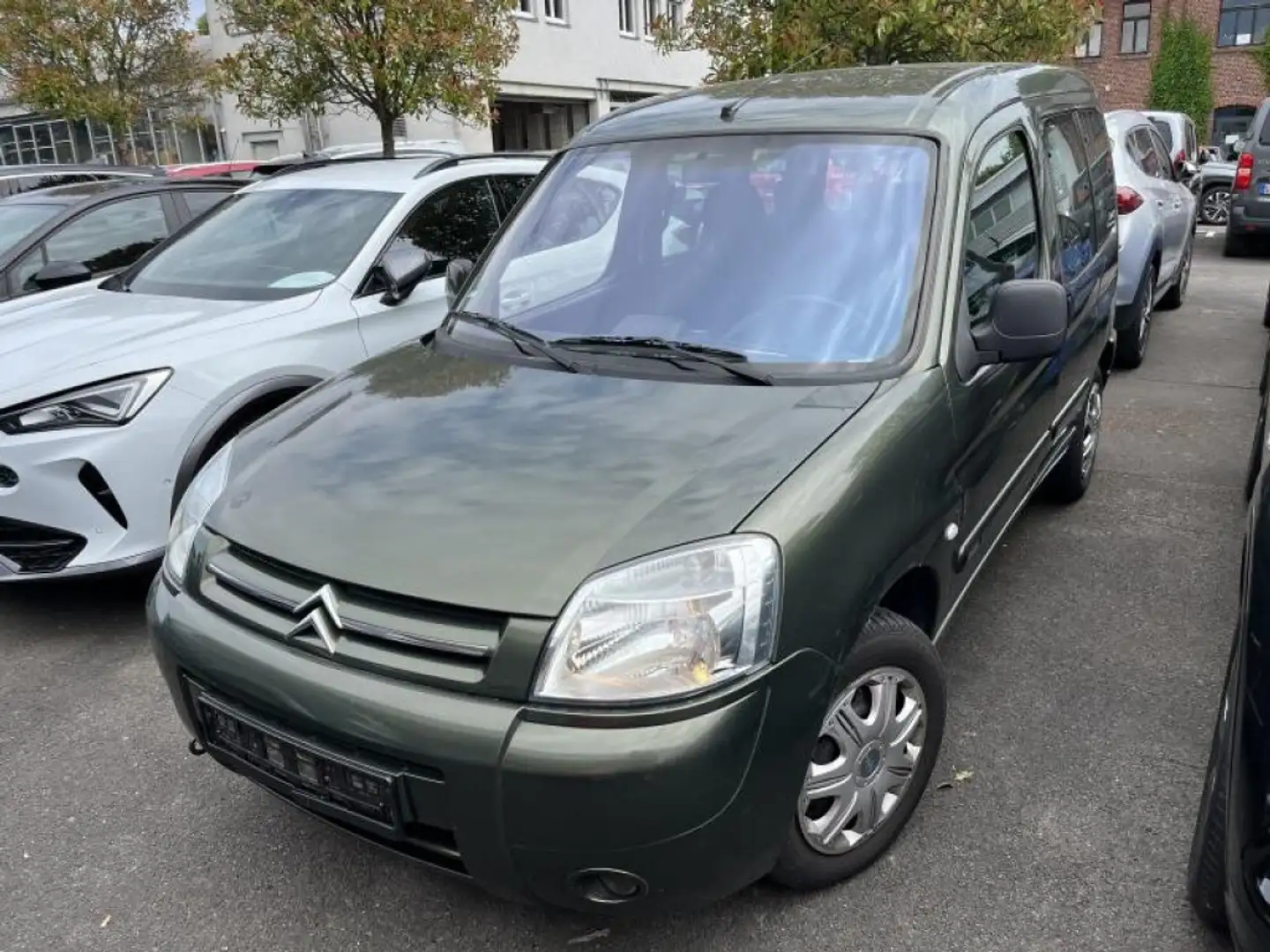 Citroen Berlingo 2.0 HDi Multispace Plus Beh.Umbau Grün - 1