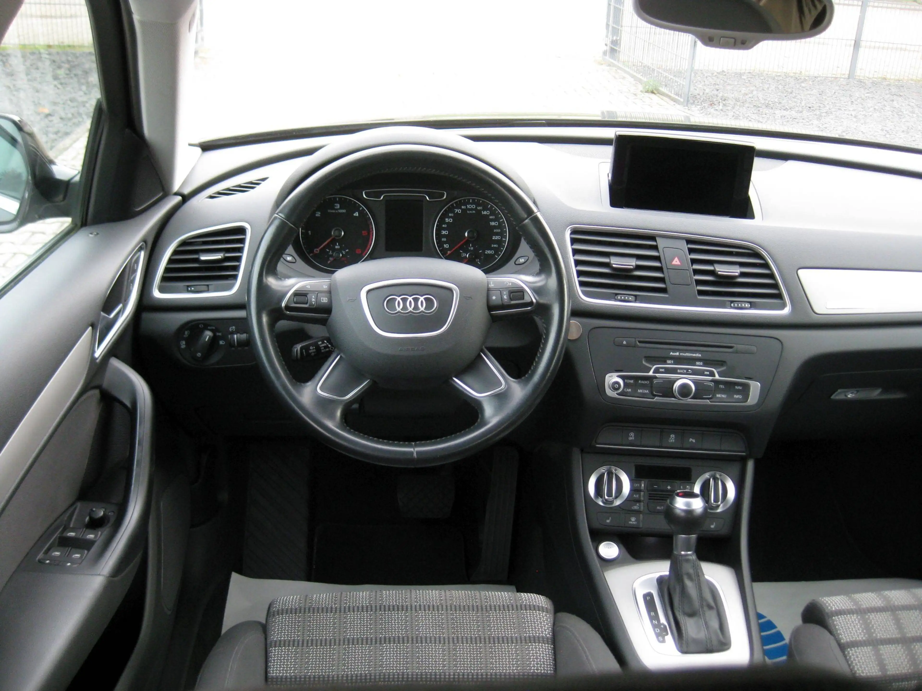 Audi Q3 Q3 2.0 TDI quattro S tronic, S-Line, Climatronic, Navi, Bi-Xenon — photo 9