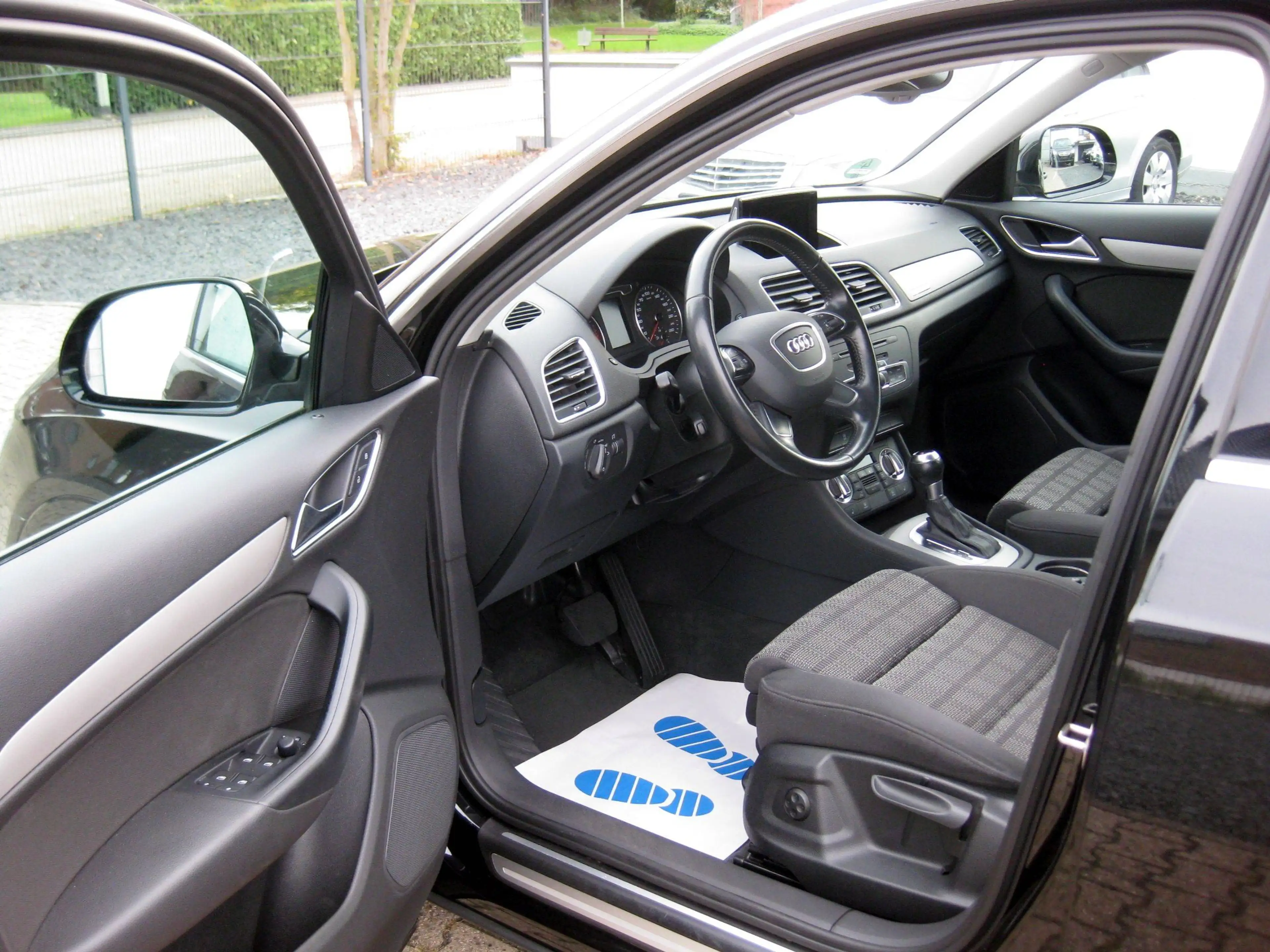 Audi Q3 Q3 2.0 TDI quattro S tronic, S-Line, Climatronic, Navi, Bi-Xenon — photo 7