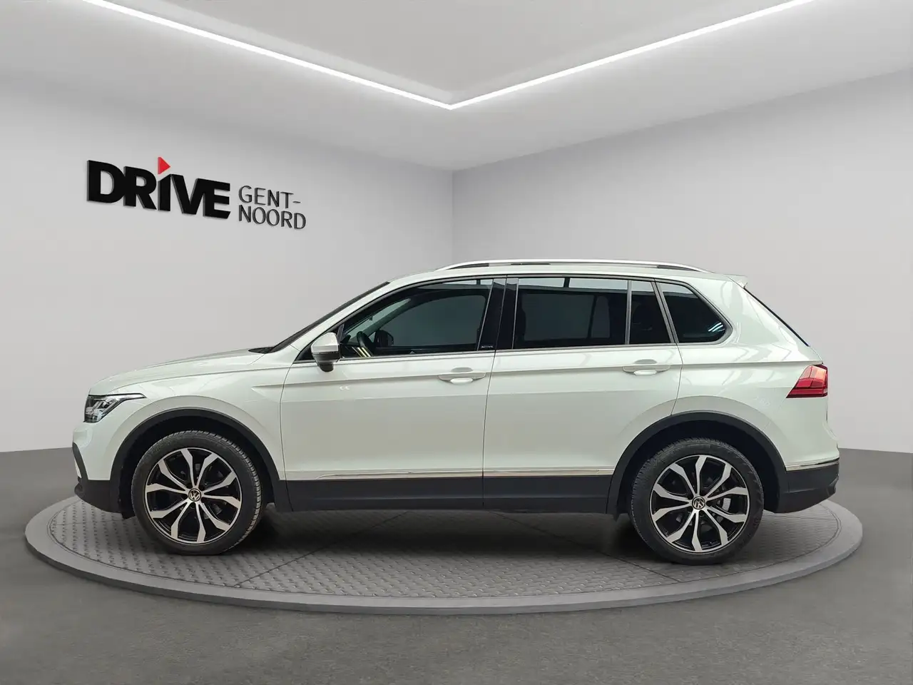 Volkswagen Tiguan TSI OPF Active *LEDER/Verw.Zetels/App Connect/ Camera* 2